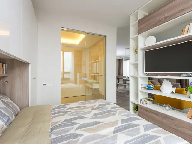 Studio ban công, cửa sổ lớn