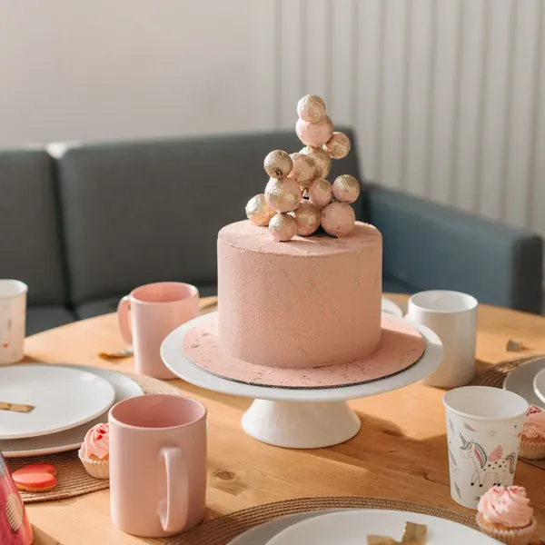Bánh kem hồng pastel