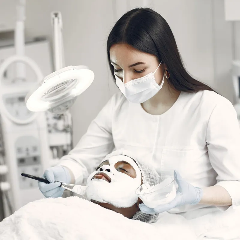 Chuyên viên chuẩn bị thiết bị