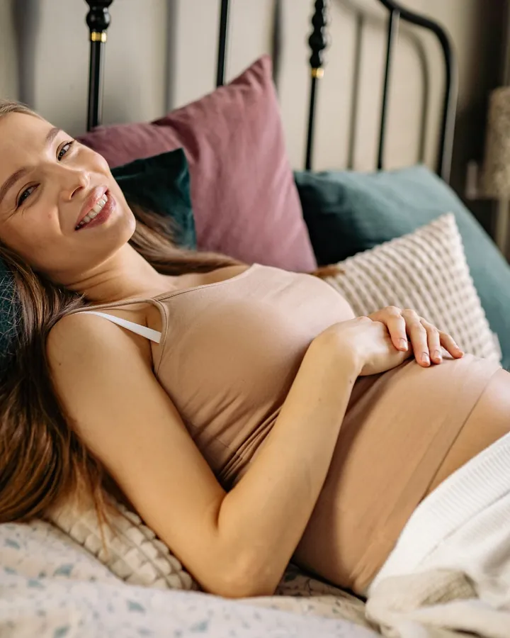 Mẹ bầu nằm nghỉ thư giãn