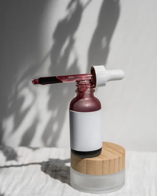 Serum rau má 5% đặt trên nền tự nhiên
